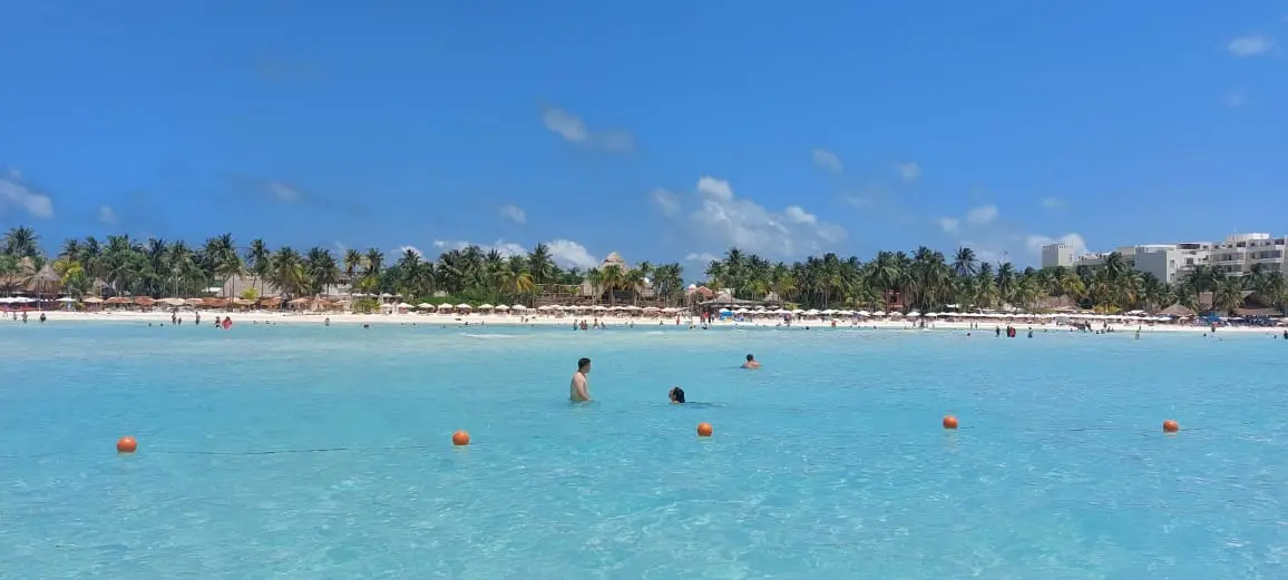 Aguas turquesa de Playa Norte en Isla Mujeres